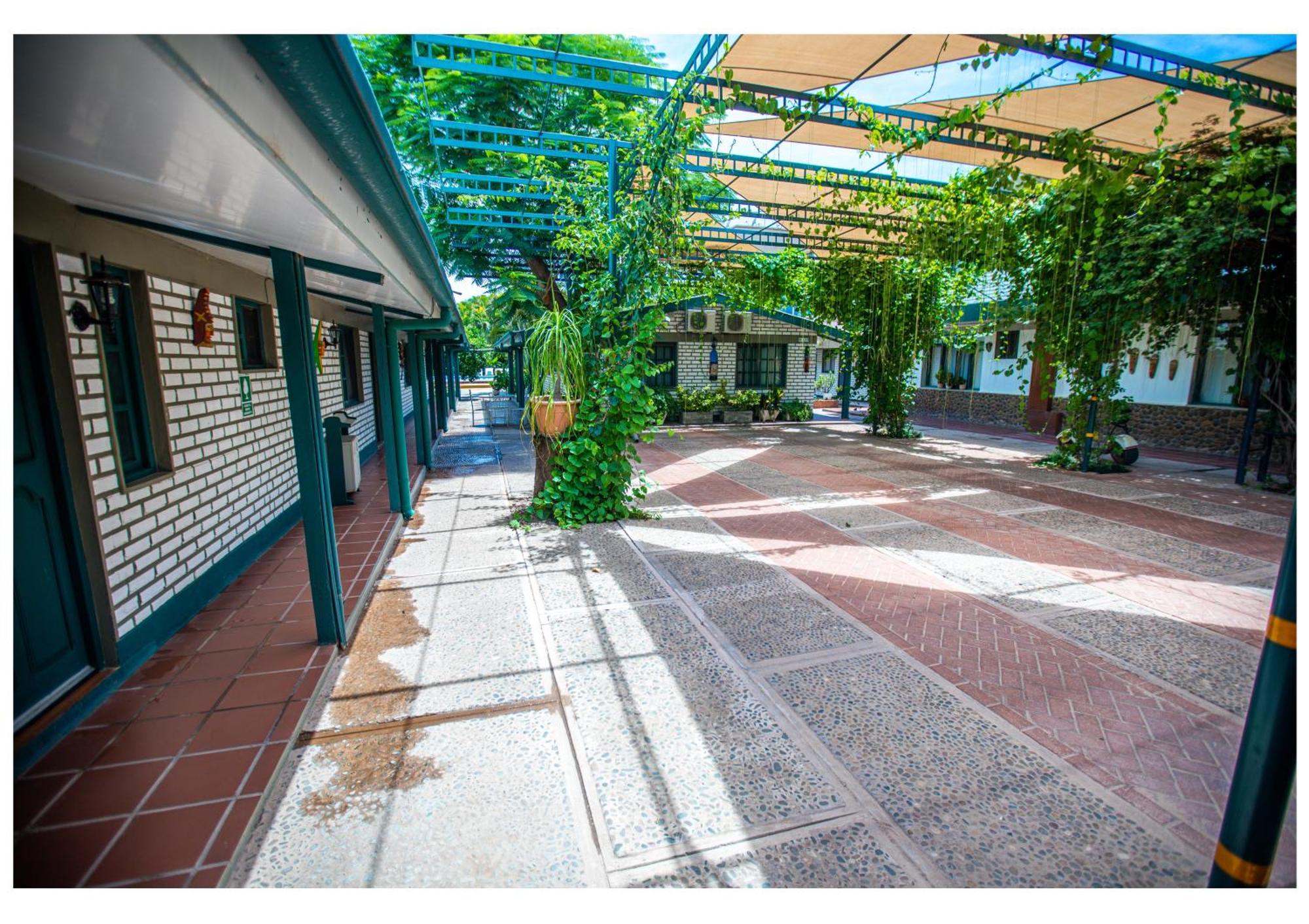 Hotel Boutique El Rancho Olivo Villamontes Exterior photo